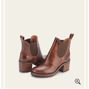 Frye Sabrina Chelsea Boot